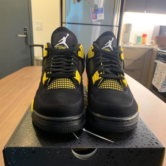 Air Jordan 4 Retro